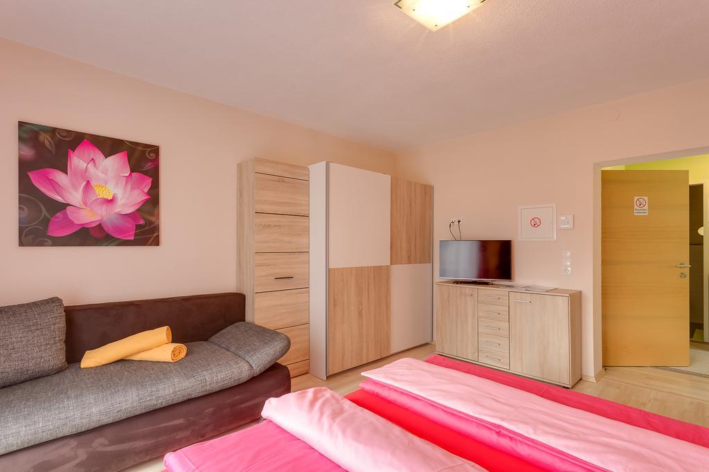 Biancas Ferienwohnung Im Haus Roswitha Tumpen Exteriör bild